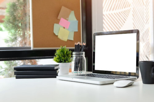 在宅ワーカーのデスクとPC